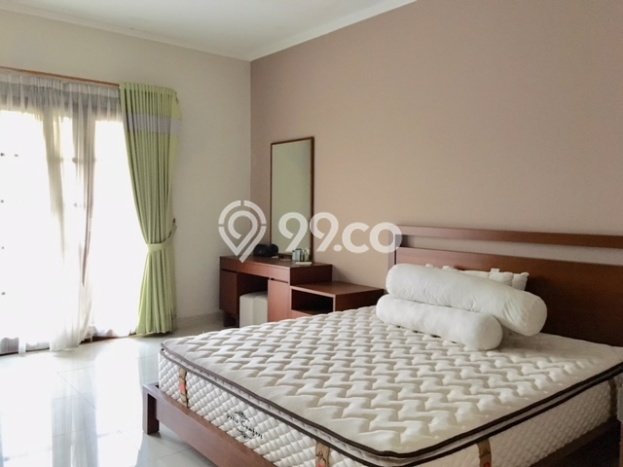 Rumah sewa siap huni 5 Kamar Tidur di Bintaro, Tangerang Selatan Rumah sewa siap huni 5 Kamar Tidur di Bintaro, Tangerang Selatan