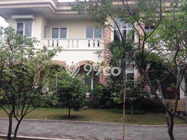 Bisa KPR! Rumah Strategis di Lippo Karawaci, Luas 3050m² LB 850m² Bisa KPR! Rumah Strategis di Lippo Karawaci, Luas 3050m² LB 850m²