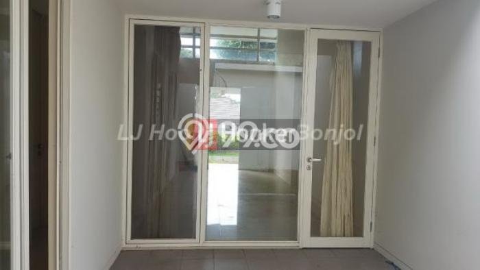 Rumah Luas Asri 4 KT Siap Huni di Bukit Sari Semarang Rumah Luas Asri 4 KT Siap Huni di Bukit Sari Semarang
