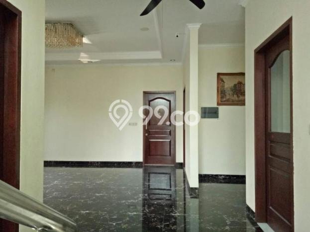 Rumah Berkualitas 6 Kamar Tidur dan 4 Kamar Mandi di Lokasi Strategis Alam Sutera, Tangerang Rumah Berkualitas 6 Kamar Tidur dan 4 Kamar Mandi di Lokasi Strategis Alam Sutera, Tangerang