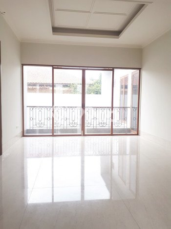 Ready to Use! Luxury House LT 237m2 Desain Elegan di Fatmawati Ready to Use! Luxury House LT 237m2 Desain Elegan di Fatmawati