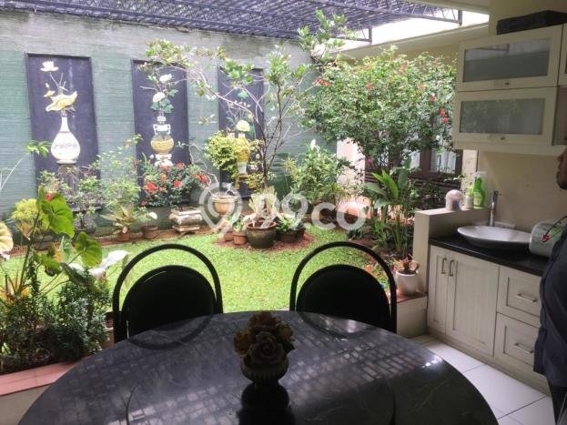 Rumah 5 KT 4 KM LT 440m², LB 350m² di Cinere, Jakarta Selatan Rumah 5 KT 4 KM LT 440m², LB 350m² di Cinere, Jakarta Selatan