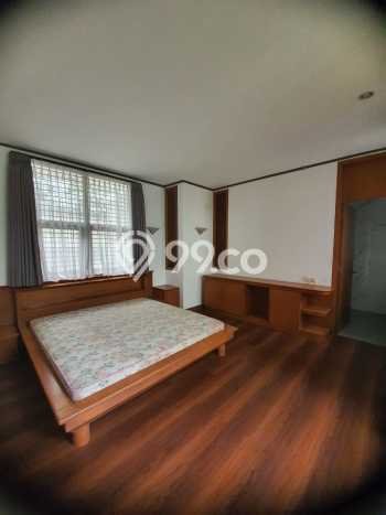 Rumah Elit LB 600m2 Siap Pakai Desain Elegan di Hegarmanah, Bandung Rumah Elit LB 600m2 Siap Pakai Desain Elegan di Hegarmanah, Bandung