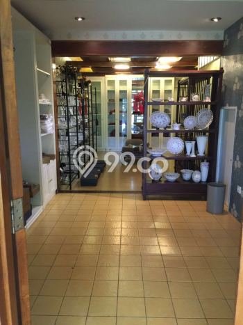 Sewa Rumah Strategis LT 377m2 / LB 200m2 di Prapanca, Jakarta Selatan Sewa Rumah Strategis LT 377m2 / LB 200m2 di Prapanca, Jakarta Selatan