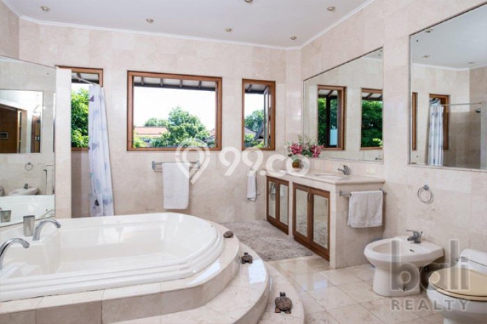 Rumah Luxury Modern Tanpa Renovasi di Seminyak Badung Rumah Luxury Modern Tanpa Renovasi di Seminyak Badung