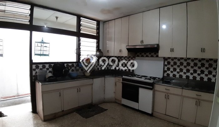 Rumah Nyaman dengan Luas Tanah 558m² di Lokasi Kebayoran Baru, Jakarta Selatan Rumah Nyaman dengan Luas Tanah 558m² di Lokasi Kebayoran Baru, Jakarta Selatan