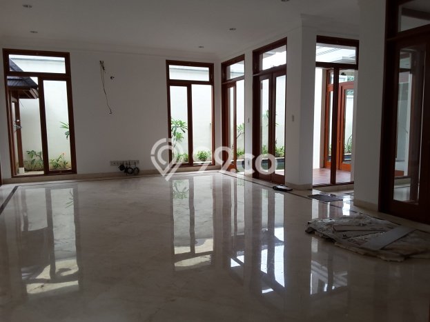 Ready to Use! Premium House LT 550m2 Desain Elegan di Kemang Ready to Use! Premium House LT 550m2 Desain Elegan di Kemang