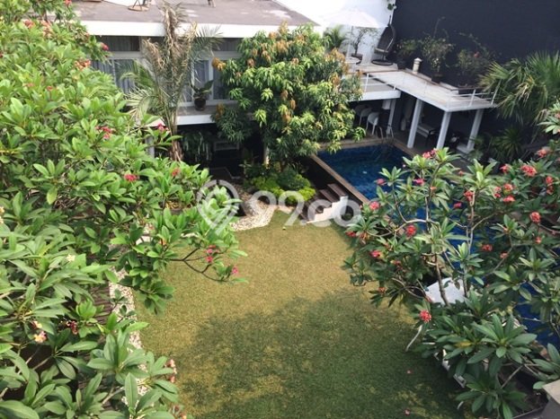 Rumah Elit LB 500m2 Siap Huni Desain Elegan di Bintaro, Tangerang Selatan Rumah Elit LB 500m2 Siap Huni Desain Elegan di Bintaro, Tangerang Selatan