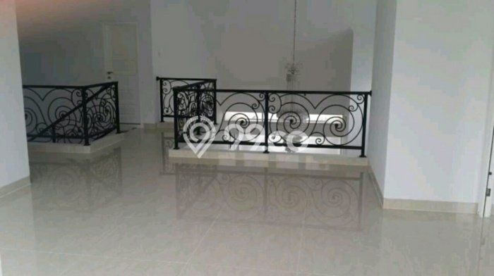 Ready to Use! Luxury House LT 280m2 Desain Modern di Kayu Putih Ready to Use! Luxury House LT 280m2 Desain Modern di Kayu Putih