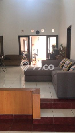 Rumah Luas Asri 3 KT Siap Pakai di Alam Sutera Tangerang Rumah Luas Asri 3 KT Siap Pakai di Alam Sutera Tangerang