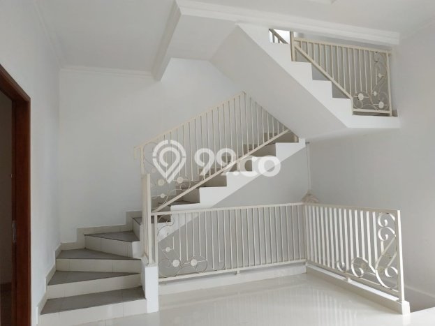 Rumah Strategis Modern Lb 250m2 di Cinere, Depok Rumah Strategis Modern Lb 250m2 di Cinere, Depok