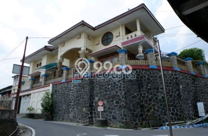 MURAH!!! VILLA BERKELAS view lereng pegunungan PINUS di Tawangmangu Solo MURAH!!! VILLA BERKELAS view lereng pegunungan PINUS di Tawangmangu Solo