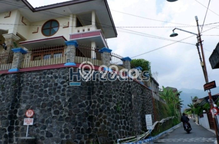 MURAH!!! VILLA BERKELAS view lereng pegunungan PINUS di Tawangmangu Solo MURAH!!! VILLA BERKELAS view lereng pegunungan PINUS di Tawangmangu Solo