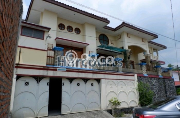 MURAH!!! VILLA BERKELAS view lereng pegunungan PINUS di Tawangmangu Solo MURAH!!! VILLA BERKELAS view lereng pegunungan PINUS di Tawangmangu Solo