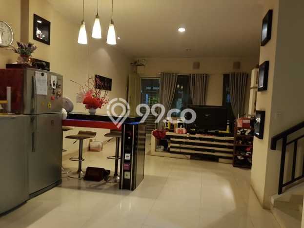 Jual Rumah Mewah Elegan Dengan View Eksklusif di Green Mansion, Jakarta Barat Jual Rumah Mewah Elegan Dengan View Eksklusif di Green Mansion, Jakarta Barat