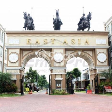 Rumah Mewah LB 167m2 Siap Pakai Desain Elegan di Green Lake City, Jakarta Barat Rumah Mewah LB 167m2 Siap Pakai Desain Elegan di Green Lake City, Jakarta Barat