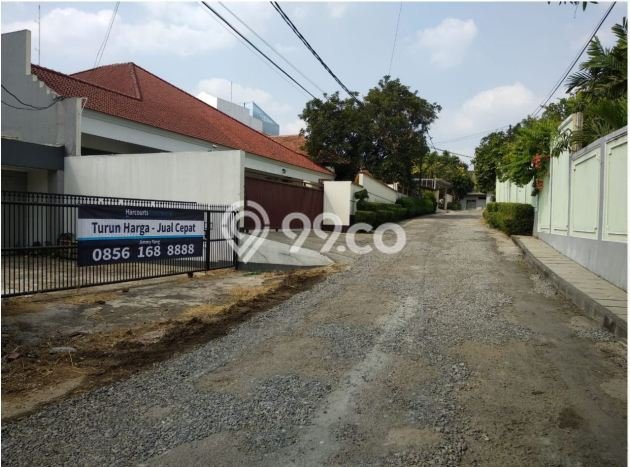 Rumah di Pancoran, Jakarta Selatan, Luas 989m² LB 629m² Rumah di Pancoran, Jakarta Selatan, Luas 989m² LB 629m²