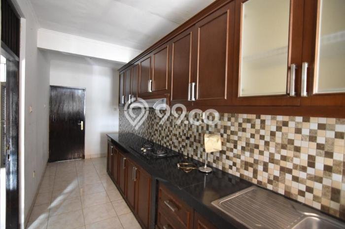 Rumah Luas Asri 3 KT Siap Pakai di Bintaro Tangerang Selatan Rumah Luas Asri 3 KT Siap Pakai di Bintaro Tangerang Selatan