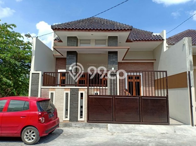 Dijual Rumah 4 Kamar Lokasi Ideal Bagus dan Strategis di Gentan Dijual Rumah 4 Kamar Lokasi Ideal Bagus dan Strategis di Gentan