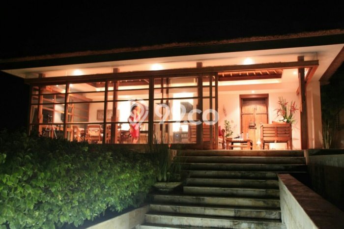 Rumah Mewah LB 1200m2 Siap Huni Desain Elegan di Jimbaran, Badung Rumah Mewah LB 1200m2 Siap Huni Desain Elegan di Jimbaran, Badung