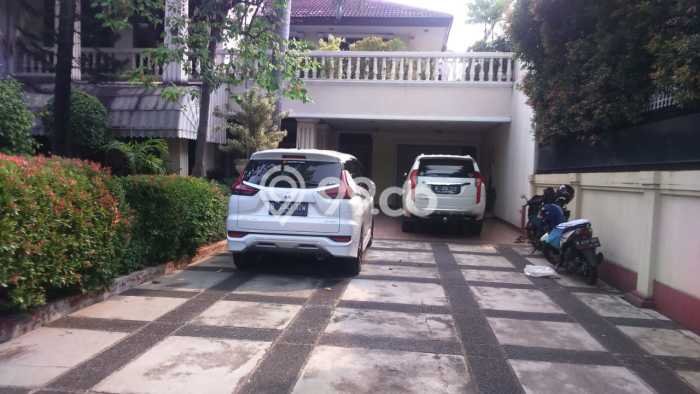 For Sale! Premium House LT 1384m2 Desain Elegan di Pondok Indah For Sale! Premium House LT 1384m2 Desain Elegan di Pondok Indah