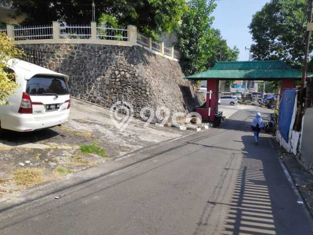Lokasi strategis! Rumah siap pakai dikontrakkan di Semarang Selatan LB 200m2 Lokasi strategis! Rumah siap pakai dikontrakkan di Semarang Selatan LB 200m2