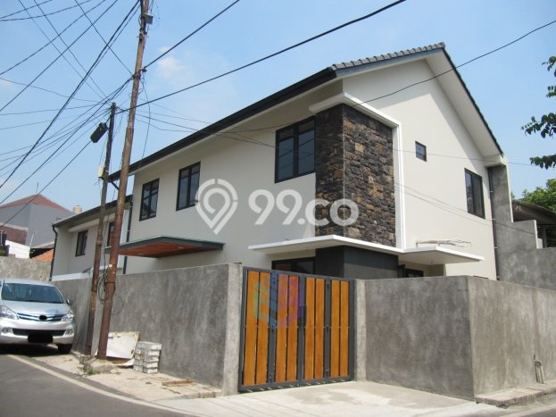 Bisa KPR! Rumah Strategis area Bintaro, Luas 240m² LB 335m² Bisa KPR! Rumah Strategis area Bintaro, Luas 240m² LB 335m²