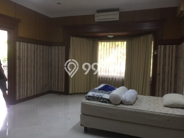 Rumah Kondisi Baik Disewakan di Senayan, Jakarta Selatan LT 1200m2, LB 1000m2 Rumah Kondisi Baik Disewakan di Senayan, Jakarta Selatan LT 1200m2, LB 1000m2
