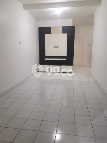 Rumah Luas Asri 2 KT Siap Huni di Taman Royal Tangerang Rumah Luas Asri 2 KT Siap Huni di Taman Royal Tangerang