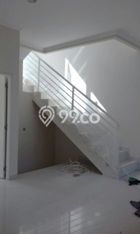 Rumah Strategis Minimalis Lb 190m2 di Semarang Barat, Semarang Rumah Strategis Minimalis Lb 190m2 di Semarang Barat, Semarang