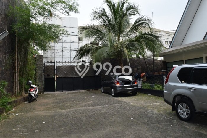 HOT PROPERTY! Rumah Strategis di Fatmawati, Luas 702m² Bangunan 400m² HOT PROPERTY! Rumah Strategis di Fatmawati, Luas 702m² Bangunan 400m²