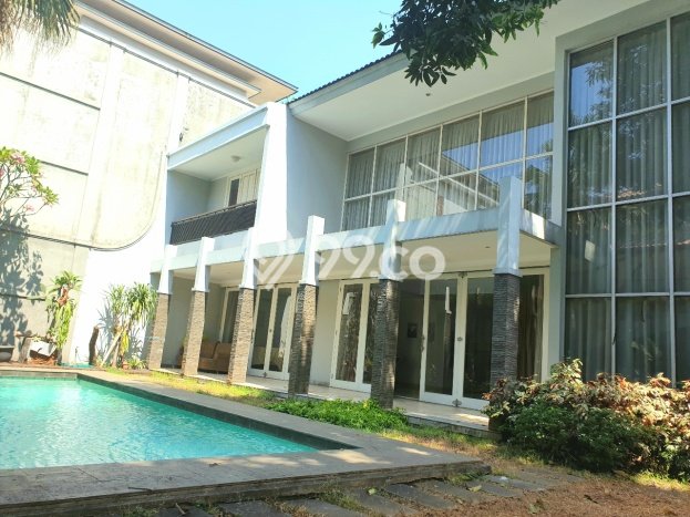 Ready to Use! Luxury House LT 679m2 Desain Elegan di Kemang Ready to Use! Luxury House LT 679m2 Desain Elegan di Kemang