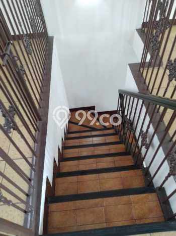 Disewakan! Rumah 3 Kamar Tidur &
2 Kamar Mandi di Pondok Indah, Jakarta Selatan Disewakan! Rumah 3 Kamar Tidur &
2 Kamar Mandi di Pondok Indah, Jakarta Selatan