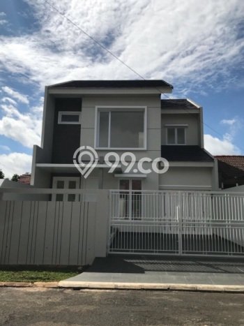 Rumah Menguntungkan di Pusat Kota BSD, Tangerang - LT 170m² Rumah Menguntungkan di Pusat Kota BSD, Tangerang - LT 170m²