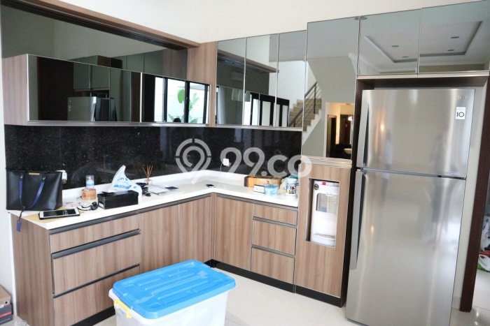 Disewakan! Rumah 6 Kamar Tidur &
5 Kamar Mandi di BSD, Tangerang Disewakan! Rumah 6 Kamar Tidur &
5 Kamar Mandi di BSD, Tangerang
