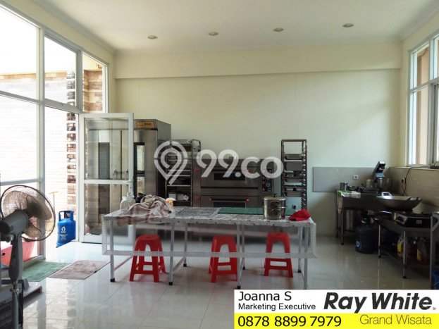 Rumah Strategis 4 KT Luas Tanah 612m² di Grand Wisata, Bekasi Rumah Strategis 4 KT Luas Tanah 612m² di Grand Wisata, Bekasi