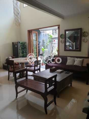 Rumah Elit LB 150m2 Siap Huni Desain Elegan di Bintaro, Tangerang Selatan Rumah Elit LB 150m2 Siap Huni Desain Elegan di Bintaro, Tangerang Selatan