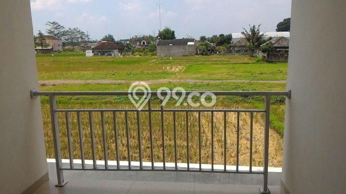 Jual Rumah Strategis Bagus Punya 3 KT di Colomadu Solo SHM Jual Rumah Strategis Bagus Punya 3 KT di Colomadu Solo SHM