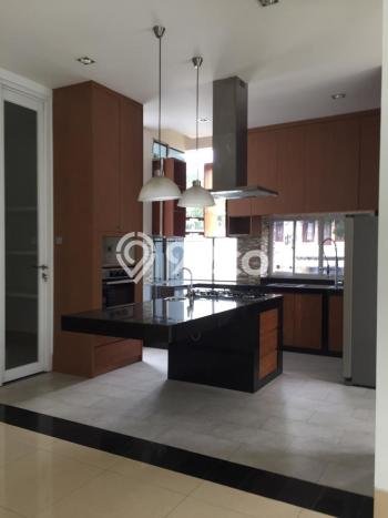 Hunian Minimalis dengan LT 350m2 & LB 600m2 Disewakan di Pondok Indah Hunian Minimalis dengan LT 350m2 & LB 600m2 Disewakan di Pondok Indah