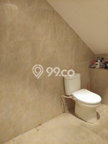 Rumah Lokasi Strategis di Intercon, Jakarta Barat, Luas 120m² Bangunan 300m² Rumah Lokasi Strategis di Intercon, Jakarta Barat, Luas 120m² Bangunan 300m²