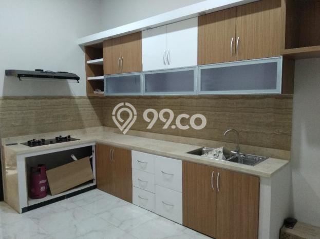 Jual Cepat Rumah dengan Luas Tanah 180m² dan Luas Bangunan 250m² di Area Bukit Sari, Semarang Jual Cepat Rumah dengan Luas Tanah 180m² dan Luas Bangunan 250m² di Area Bukit Sari, Semarang