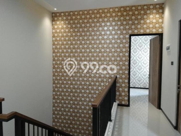 Jual Cepat Rumah dengan Luas Tanah 180m² dan Luas Bangunan 250m² di Area Bukit Sari, Semarang Jual Cepat Rumah dengan Luas Tanah 180m² dan Luas Bangunan 250m² di Area Bukit Sari, Semarang