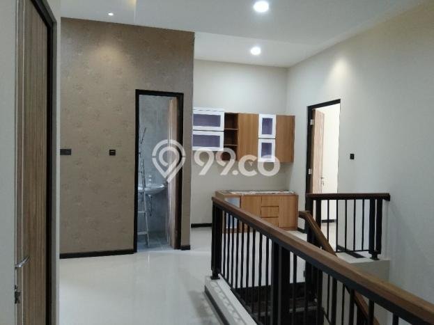 Jual Cepat Rumah dengan Luas Tanah 180m² dan Luas Bangunan 250m² di Area Bukit Sari, Semarang Jual Cepat Rumah dengan Luas Tanah 180m² dan Luas Bangunan 250m² di Area Bukit Sari, Semarang