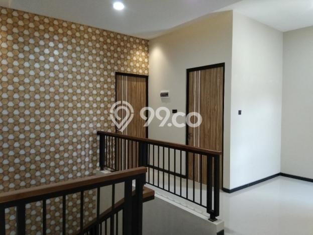 Jual Cepat Rumah dengan Luas Tanah 180m² dan Luas Bangunan 250m² di Area Bukit Sari, Semarang Jual Cepat Rumah dengan Luas Tanah 180m² dan Luas Bangunan 250m² di Area Bukit Sari, Semarang