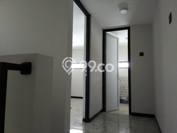 Jual Cepat Rumah dengan Luas Tanah 180m² dan Luas Bangunan 250m² di Area Bukit Sari, Semarang Jual Cepat Rumah dengan Luas Tanah 180m² dan Luas Bangunan 250m² di Area Bukit Sari, Semarang