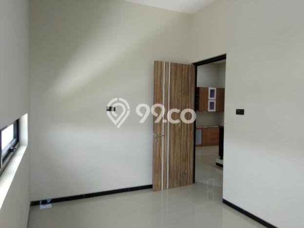 Jual Cepat Rumah dengan Luas Tanah 180m² dan Luas Bangunan 250m² di Area Bukit Sari, Semarang Jual Cepat Rumah dengan Luas Tanah 180m² dan Luas Bangunan 250m² di Area Bukit Sari, Semarang