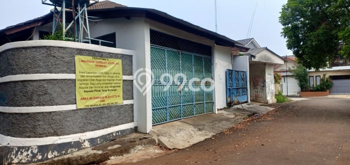 Rumah Modern 6 KT di Bintaro Tangerang Selatan Semi Furnished Rumah Modern 6 KT di Bintaro Tangerang Selatan Semi Furnished