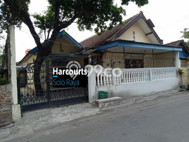 Lokasi strategis! Rumah siap huni dikontrakkan di Jajar LB 220m2 Lokasi strategis! Rumah siap huni dikontrakkan di Jajar LB 220m2
