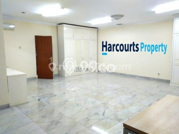 Hunian Minimalis dengan LT 1650m2 & LB 750m2 Dikontrakkan di Kemang Hunian Minimalis dengan LT 1650m2 & LB 750m2 Dikontrakkan di Kemang