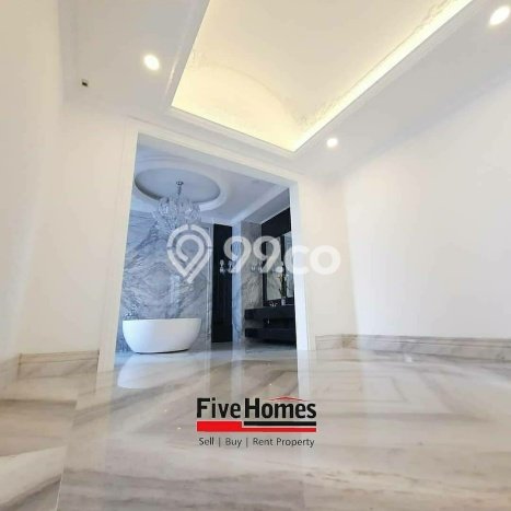 Hunian Mewah LB 1200m2 Siap Huni Desain Elegan di Pondok Indah, Jakarta Selatan Hunian Mewah LB 1200m2 Siap Huni Desain Elegan di Pondok Indah, Jakarta Selatan